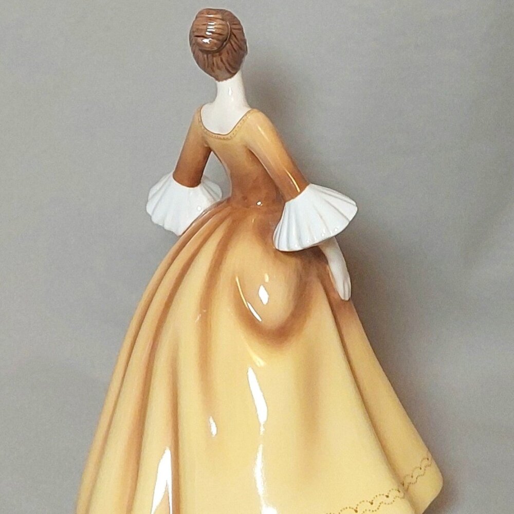 Royal Doulton "Stephanie" Vintage Home/Office Collectible Decor Statue Figurine - Picture 6 of 16
